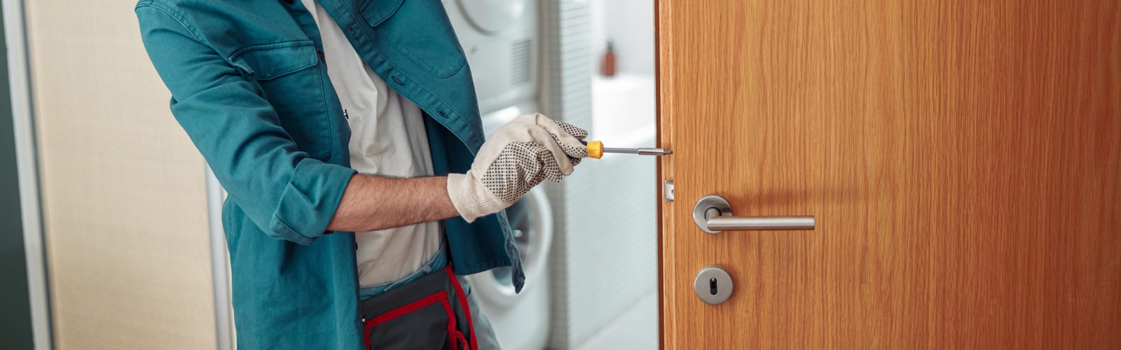 locksmith-workman-in-uniform-installing-door-knob